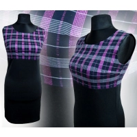 Sukienka mała czarna z błyszczącą fioletową kratką